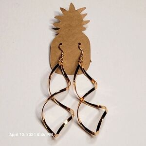 GOLD tone, French hook dangling, twisty earrings. NWOT. OS.